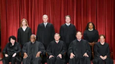 Suprema Corte dos EUA divulga decisão sobre aborto e logo depois retira do ar  