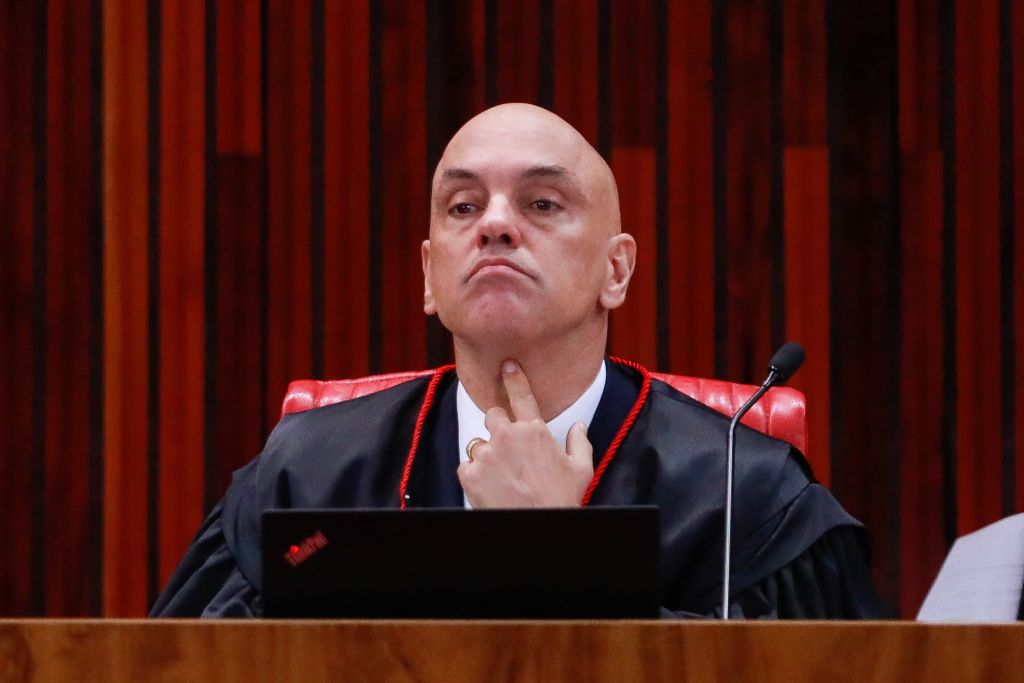 Deputados dos EUA oficializam pedido para cancelar visto de Moraes e outros ministros do STF