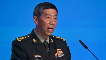 China expulsa dois ex-ministros da Defesa por suposta corrupção