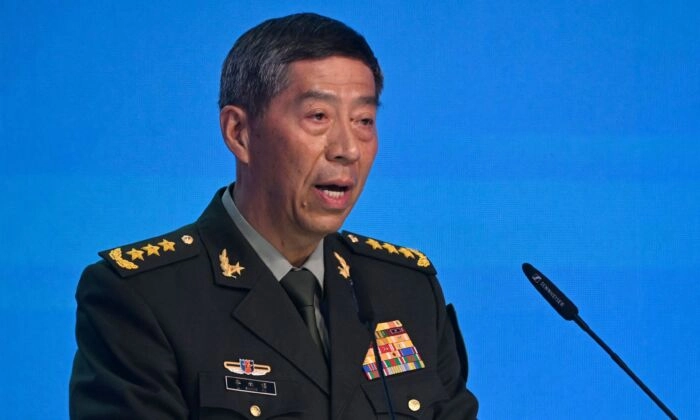 O então ministro da Defesa da China, Li Shangfu, discursa na Conferência de Moscou sobre Segurança Internacional em Kubinka, nos arredores de Moscou, em 15 de agosto de 2023. (Alexander Nemenov/AFP via Getty Images)