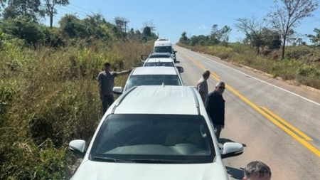 MST bloqueia passagem de comitiva de Bolsonaro em rodovia no Pará