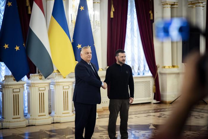 Orbán pede a Zelensky em Kiev que considere a possibilidade de um cessar-fogo