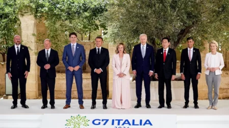 Compromisso do G7 procura impedir que as instituições financeiras chinesas apoiem a economia de guerra total da Rússia