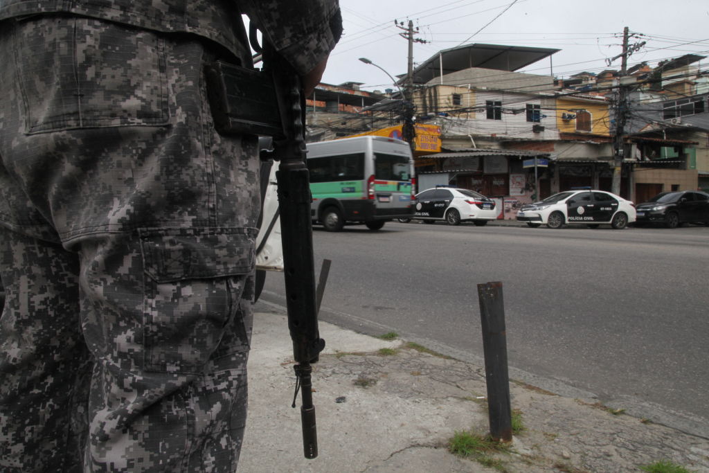 Abordagem policial violenta no Rio de Janeiro a filhos de diplomatas alerta para possíveis tensões internacionais
