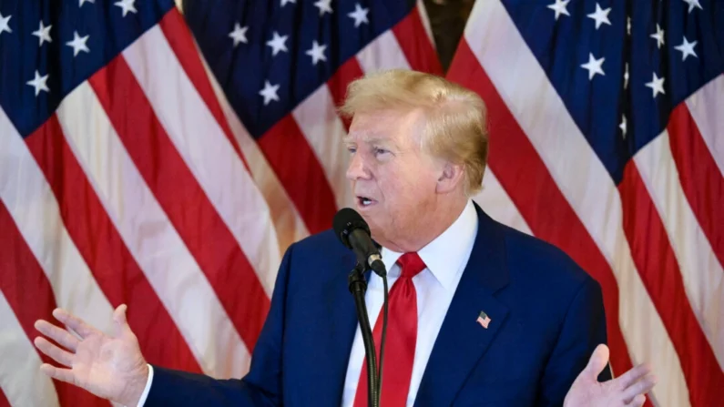 O ex-presidente Donald Trump fala à mídia na Trump Tower, em Nova York, em 31 de maio de 2024. (ANGELA WEISS/AFP via Getty Images)
