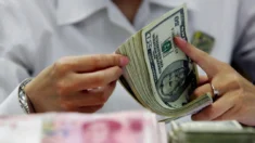 Yuan da China enfrenta uma pressão contínua de queda em relação ao dólar