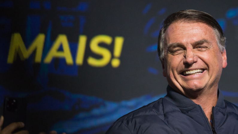 O ex-presidente do Brasil Jair Bolsonaro sorri durante a Conservative Political Action Conference (CPAC) em 6 de julho de 2024 em Camboriú, Brasil (Foto: Pedro H. Tesch/Getty Images)