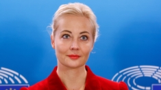 “Justiça” do regime russo determina prisão à revelia de viúva de Navalny por extremismo