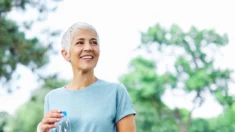 Medicamentos anti-envelhecimento direcionados a células “zumbis” podem beneficiar algumas mulheres mais velhas, diz estudo da Clínica Mayo