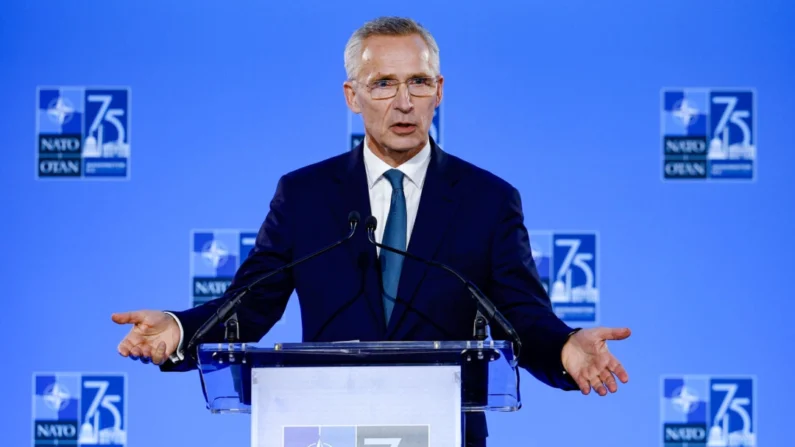 O secretário da OTAN, Jens Stoltenberg, dá uma conferência de imprensa na Cimeira da OTAN de 2024 em Washington, em 10 de julho de 2024. (Kevin Dietsch/Getty Images)
