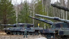 Polônia prepara suas forças armadas para um “conflito em grande escala”, afirma o chefe do Exército