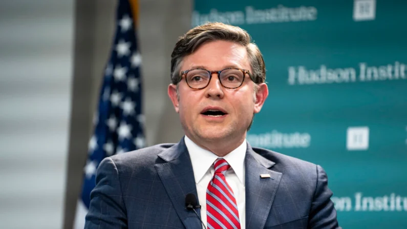 O presidente da Câmara, deputado Mike Johnson (R-La.), Fala no Hudson Institute em Washington em 8 de julho de 2024. (Madalina Vasiliu/The Epoch Times)
