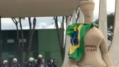 PGR denuncia cabeleireira que manchou estátua da Justiça com batom no 8 de janeiro