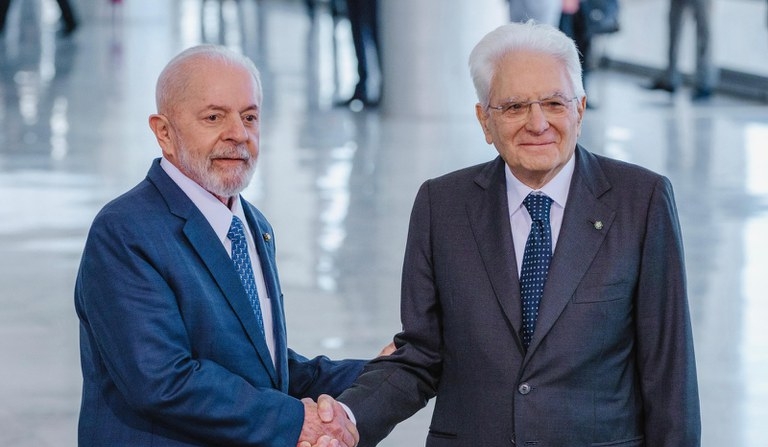 Presidente Luiz Inácio Lula da Silva e presidente da Itália, Sergio Mattarella, assinam acordo de conversão de CNHs que beneficia ambos os países - Foto: Marcio Ferreira/MT
