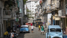 Cuba reconhece que deve dolarizar parcialmente sua economia para recuperar moeda nacional