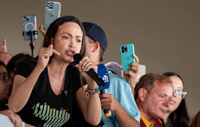 CARACAS , 14/07/2024:  A líder da oposição María Corina Machado discursa em um comício da campanha do candidato presidencial venezuelano Edmundo González, no domingo, na Universidade Central da Venezuela (UCV)(EFE/Ronald Peña R.)