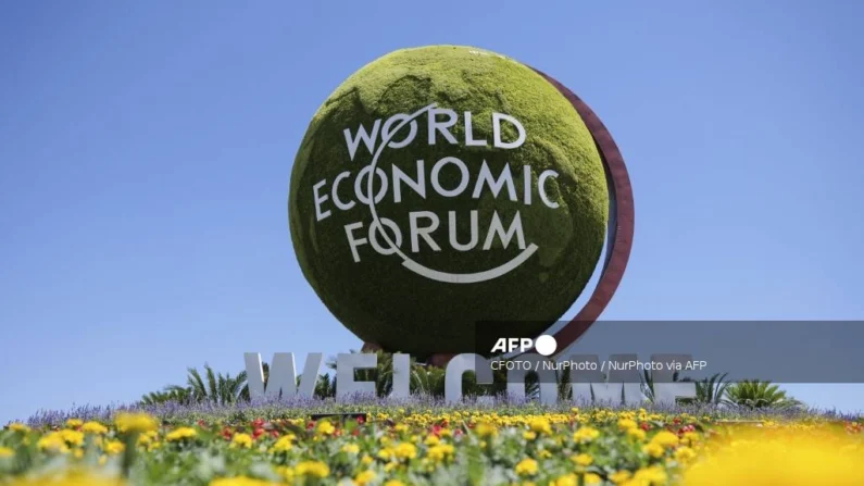 Vista externa do Centro Internacional de Convenções de Dalian, sede principal do 15º Fórum de Verão de Davos, em Dalian, China, em 24 de junho de 2024. (CFOTO / NurPhoto via AFP)
