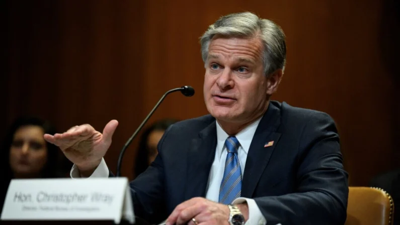 O diretor do FBI, Christopher Wray, testemunha no Capitólio, em Washington, em 4 de junho de 2024. (Drew Angerer/AFP via Getty Images)
