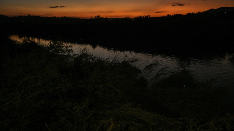 Vista do Rio Forquilha em Arroio do Meio, Estado do Rio Grande do Sul, Brasil, tirada em 22 de maio de 2024 (Foto de NELSON ALMEIDA/AFP via Getty Images)