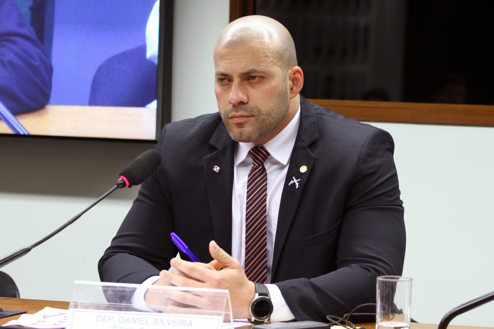 Alexandre de Moraes exige arrependimento e predição de “condutas futuras” para soltar Daniel Silveira