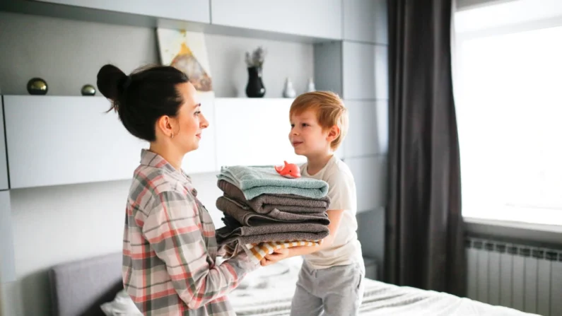 Não importa como a mãe esteja se sentindo, ela sempre apreciará ajuda. (Natália Lebedinskaia/Shutterstock)
