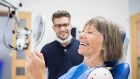 A falta de vitamina D está associada a cáries dentárias em adultos, segundo estudo