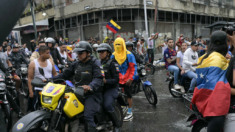 Centenas de motoristas protestam em Caracas contra resultados das eleições presidenciais da Venezuela