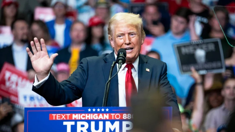 O ex-presidente Donald J. Trump discursa em um comício na Van Andel Arena em Grand Rapids, Michigan, em 20 de julho de 2024. (Madalina Vasiliu/The Epoch Times)
