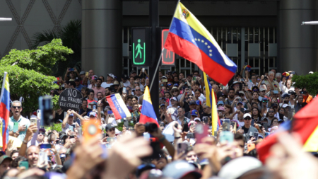 Milhares de pessoas protestam na Venezuela contra o resultado oficial das eleições