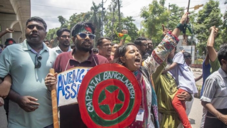 Premiê de Bangladesh renuncia e abandona o país após protestos, informa imprensa local