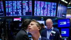 O “indicador de medo” de Wall Street sobe para o nível mais alto desde o colapso do Lehman Brothers e a queda durante a pandemia