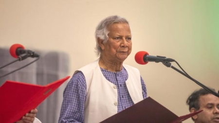 Nobel da Paz Muhammad Yunus toma posse como chefe de governo interino de Bangladesh