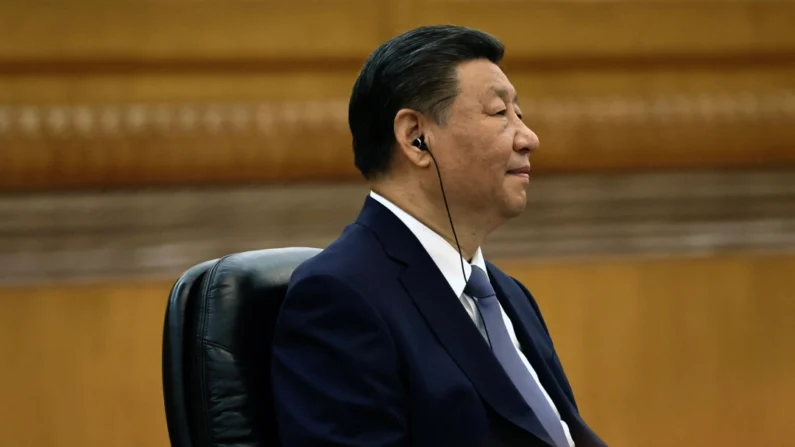 O líder chinês Xi Jinping participa de uma reunião com o presidente da Tunísia, Kais Saied (não retratado) no Grande Salão do Povo em Pequim em 31 de maio de 2024. (Tingshu Wang/ AFP via Getty Images)
