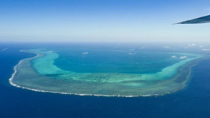 Uma vista aérea de Scarborough Shoal no disputado Mar da China Meridional em 15 de fevereiro de 2014 (Jam Sta Rosa/AFP via Getty Images)
