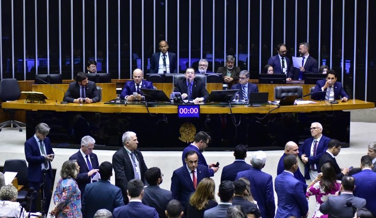 Deputados na sessão do Plenário (Zeca Ribeiro/Câmara dos Deputados)