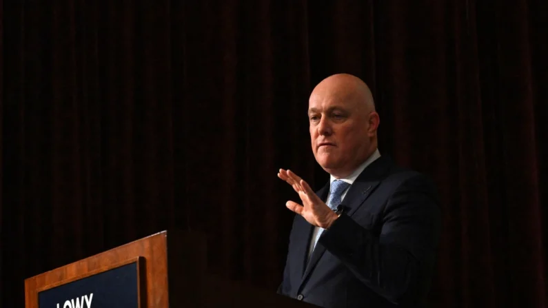 O primeiro-ministro da Nova Zelândia, Christopher Luxon, discursa no Instituto Lowy, em Sydney, em 15 de agosto de 2024. (Saeed Khan/AFP via Getty Images)
