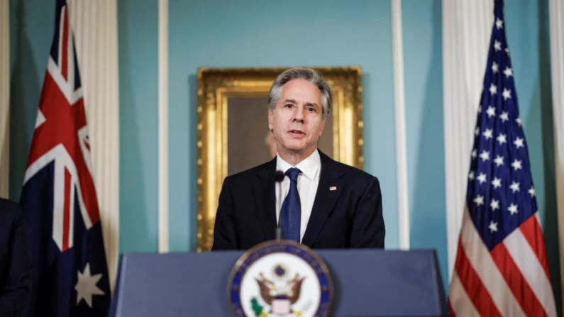 O secretário de Estado dos EUA, Antony Blinken, fala durante uma cerimônia de assinatura no Departamento de Estado em Washington, DC, em 5 de agosto de 2024. (Ting Shen/AFP via Getty Images)
