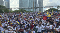 María Corina Machado reaparece em público em meio ao clamor de milhares de pessoas reunidas em Caracas