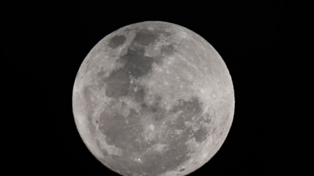 Espetáculo no céu: superlua azul atinge seu auge nesta segunda-feira