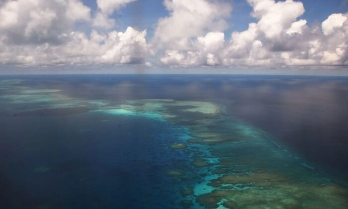 Parte do Mischief Reef nas disputadas ilhas Spratly, no Mar do Sul da China, em 21 de abril de 2017. (Ted Aljibe/AFP via Getty Images)
