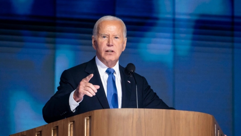 O presidente Joe Biden fala no United Center no primeiro dia da Convenção Nacional Democrata em Chicago em 19 de agosto de 2024 (Madalina Vasiliu/Epoch Times)