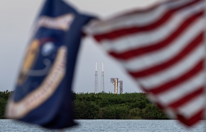 A NASA disse no sábado que os dois astronautas da primeira missão tripulada Starliner da Boeing para a Estação Espacial Internacional (ISS), que ficaram presos no local por 80 dias após o mau funcionamento da nave, retornarão em fevereiro de 2025 em uma nave espacial da SpaceX (EFE/Cristobal Herrera-Ulashkevich)