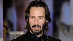 Keanu Reeves se junta ao time de hóquei de Ontário por um dia