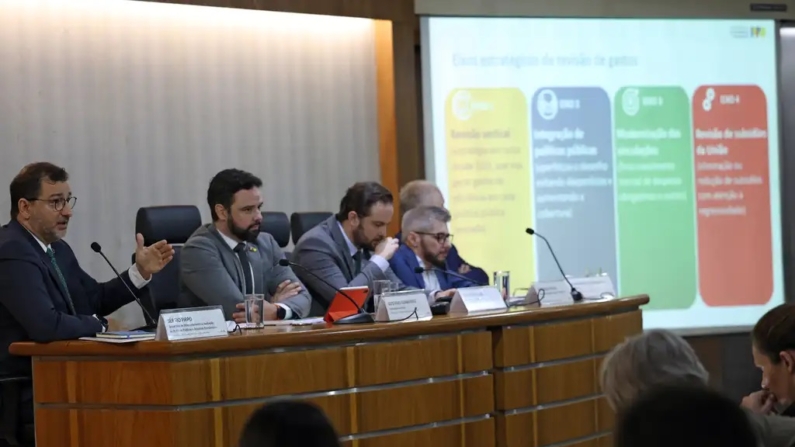 Brasília (DF), 28.08.2024 - Sergio Firpo - secretário de Monitoramento e Avaliação de Políticas Públicas e Assuntos Econômicos do MPO, durante entrevista coletiva sobre o processo de revisão de gastos. (Foto: José Cruz/Agência Brasil)