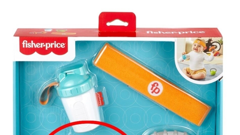 Brinquedo com halteres vendido no conjunto de presente Fisher-Price Baby Bicep (Cortesia da CPSC)