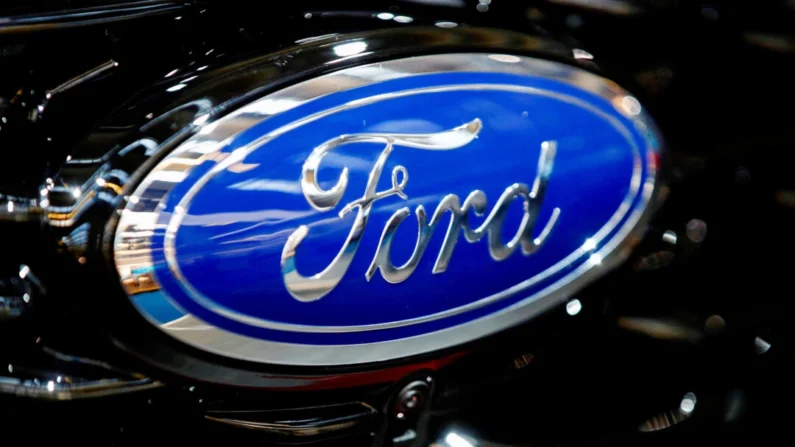 O logotipo da Ford no Salão do Automóvel de Frankfurt de 2019 em Frankfurt, Alemanha, em 10 de setembro de 2019 (Wolfgang Rattay/Reuters)
