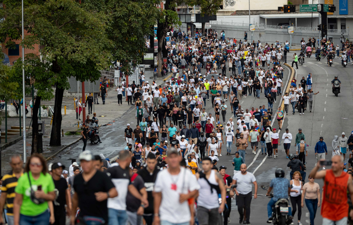 Foto de arquivo de pessoas durante uma manifestação pelos resultados das eleições presidenciais em Caracas (Venezuela) (EFE/ Ronald Peña)