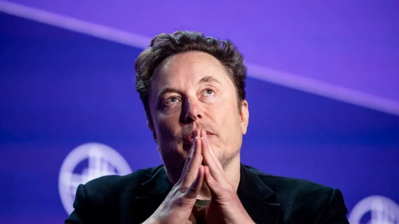 Elon Musk fala em uma conferência de IA em Beverly Hills, Califórnia, em 6 de maio de 2024 (Apu Gomes/Getty Images)
