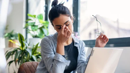 Baixo cortisol pode impulsionar COVID longa de acordo com estudo animal