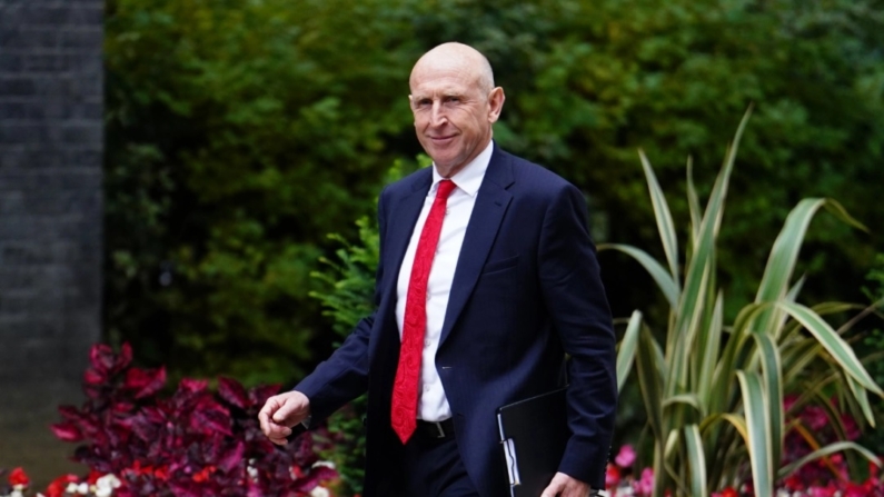 O secretário de Defesa, John Healey, chega à Downing Street, em Londres, Inglaterra, em 3 de setembro de 2024 (Jordan Pettitt/PA Wire)